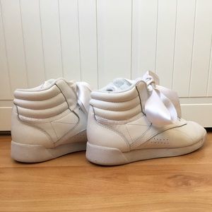 los más valorados fábrica auténtica captura Reebok Shoes | X Ariana Grande Collab Ribbon Sneakers | Poshmark los más valorados fábrica auténtica captura Reebok Shoes | X Ariana Grande Collab Ribbon Sneakers | Poshmark